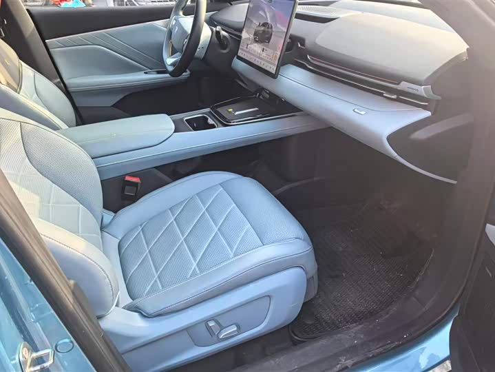 Фото 8 - Changan Deepal S05