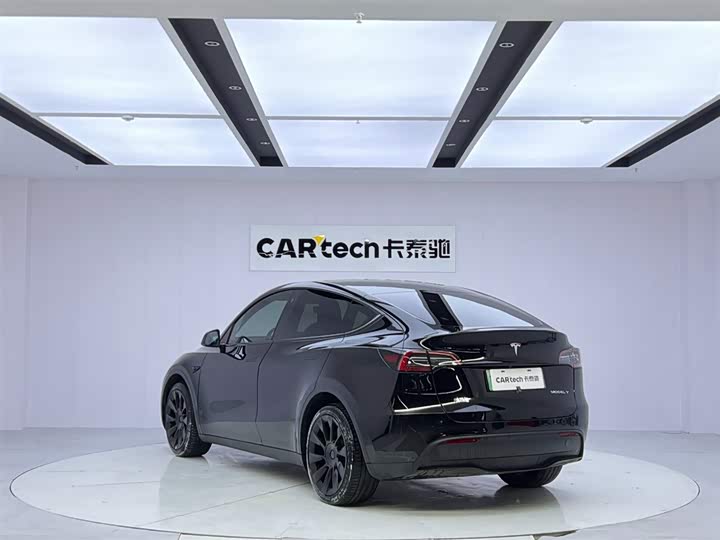 Фото 3 - Tesla Model Y