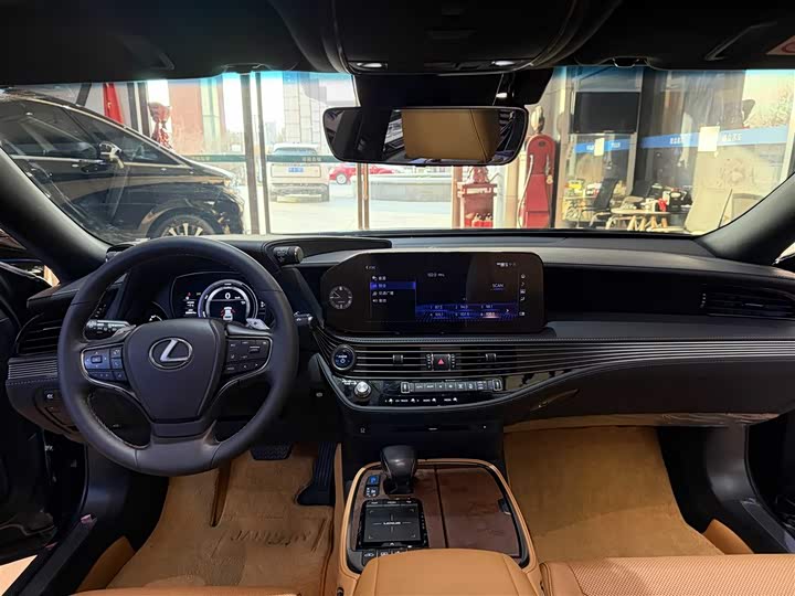 Фото 5 - Lexus LS