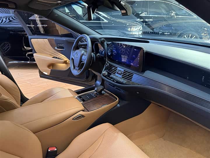 Фото 6 - Lexus LS