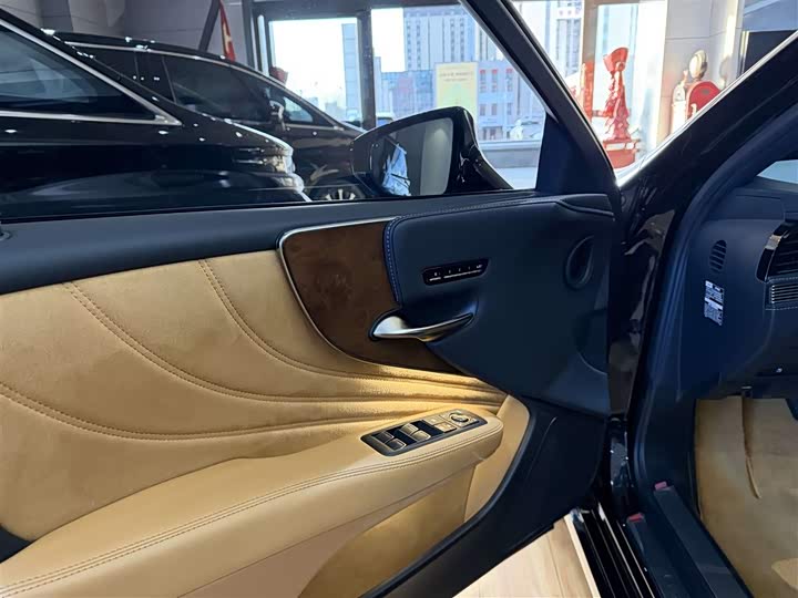 Фото 7 - Lexus LS