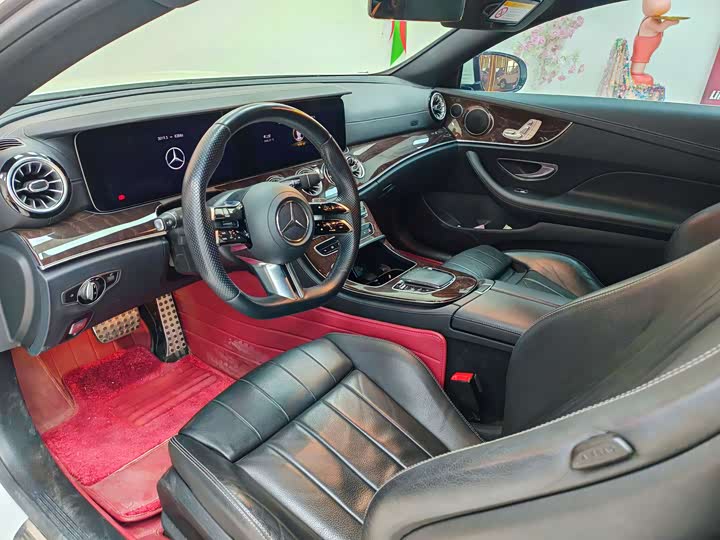 Фото 3 - Mercedes-Benz E-Class