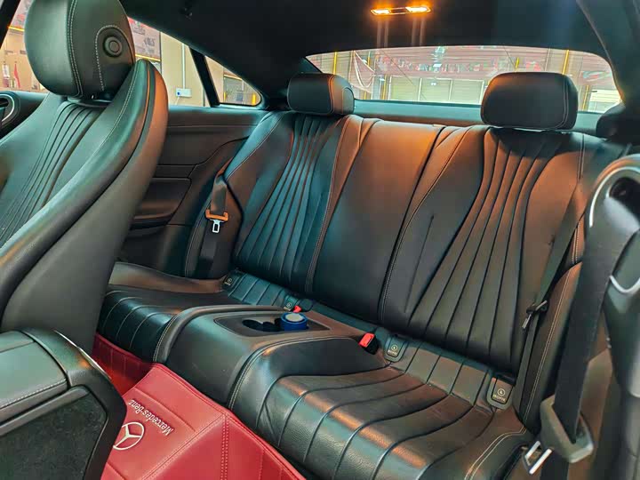 Фото 5 - Mercedes-Benz E-Class