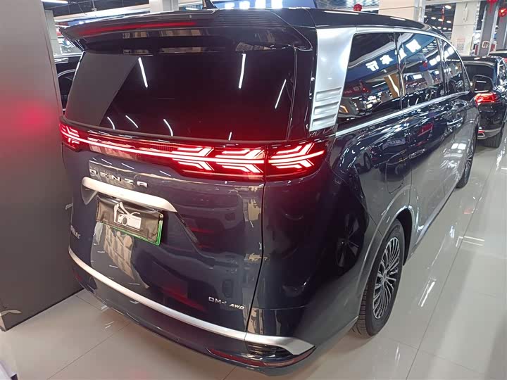 Фото 7 - Denza D9