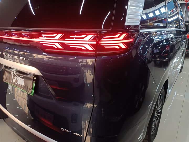 Фото 8 - Denza D9