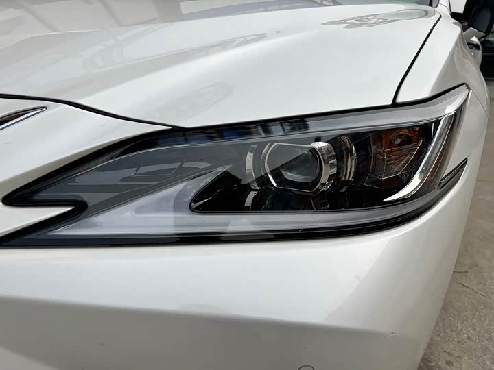 Фото 4 - Lexus ES