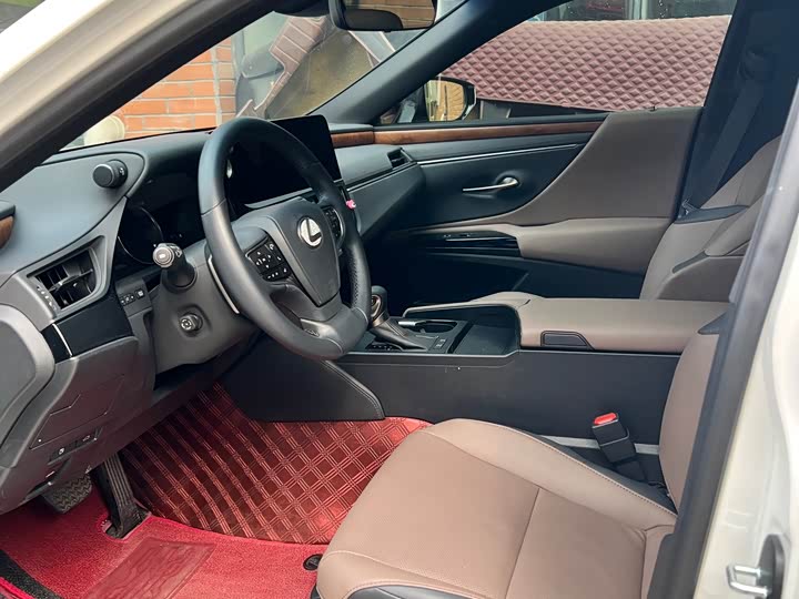 Фото 5 - Lexus ES