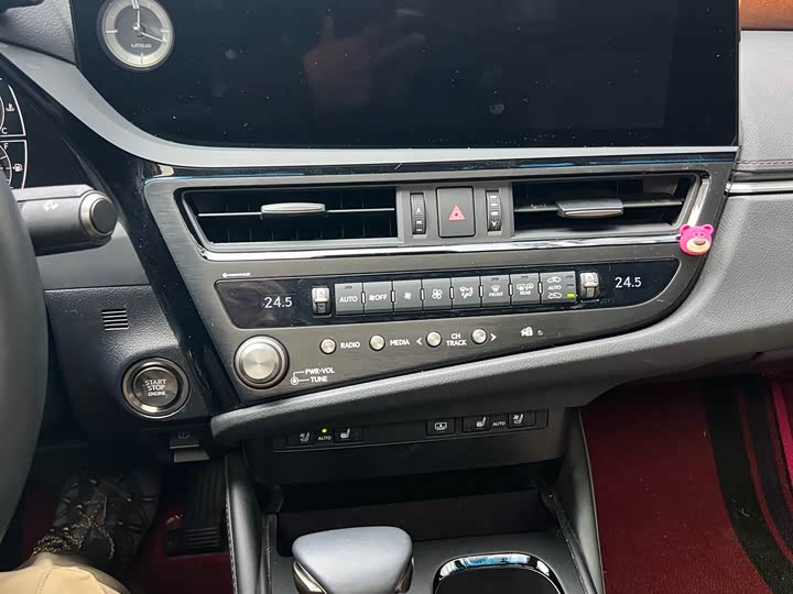 Фото 7 - Lexus ES