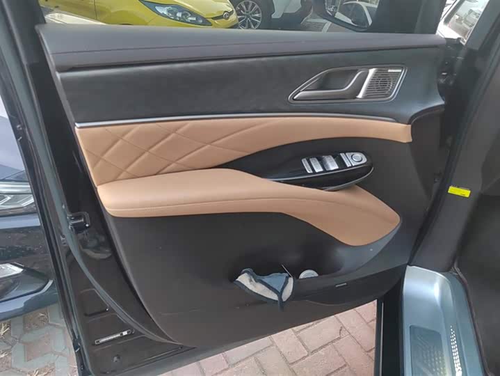 Фото 7 - Denza D9