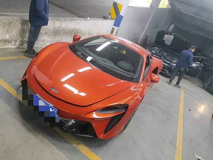 Фото 2 - McLaren Artura