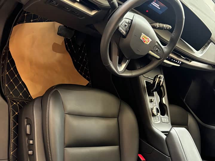 Фото 4 - Cadillac XT4