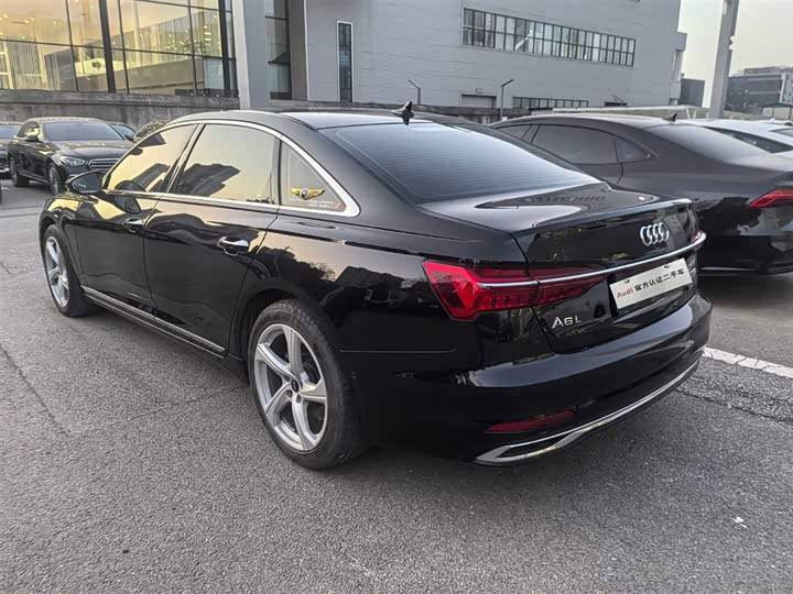 Фото 3 - Audi A6L