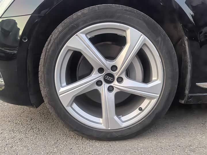 Фото 4 - Audi A6L