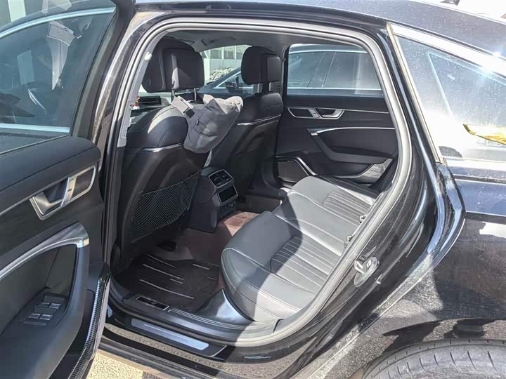 Фото 7 - Audi A6L