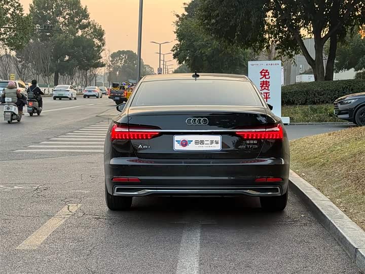 Фото 4 - Audi A6L