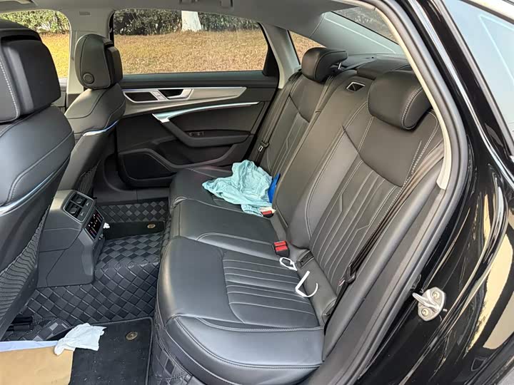 Фото 9 - Audi A6L