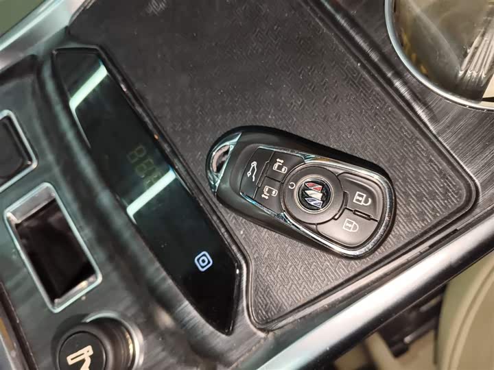 Фото 9 - Buick GL8 ES