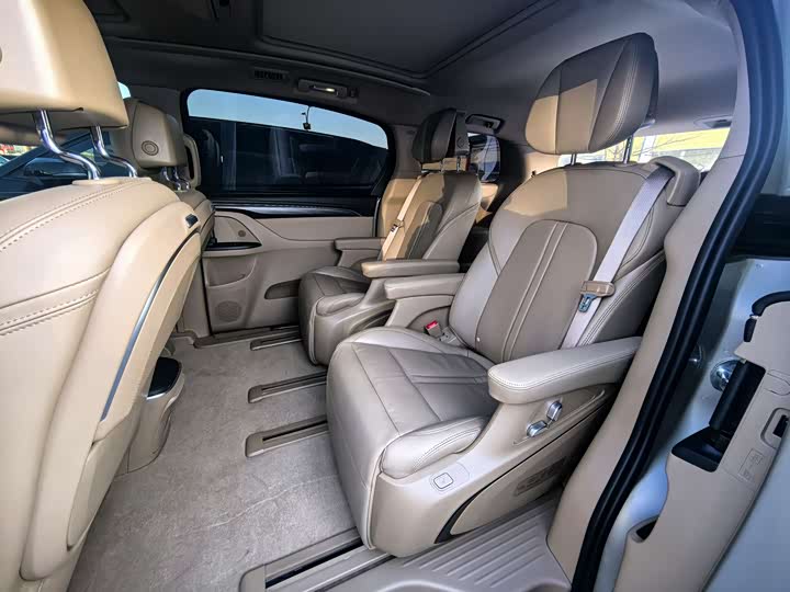 Фото 9 - Buick GL8 ES