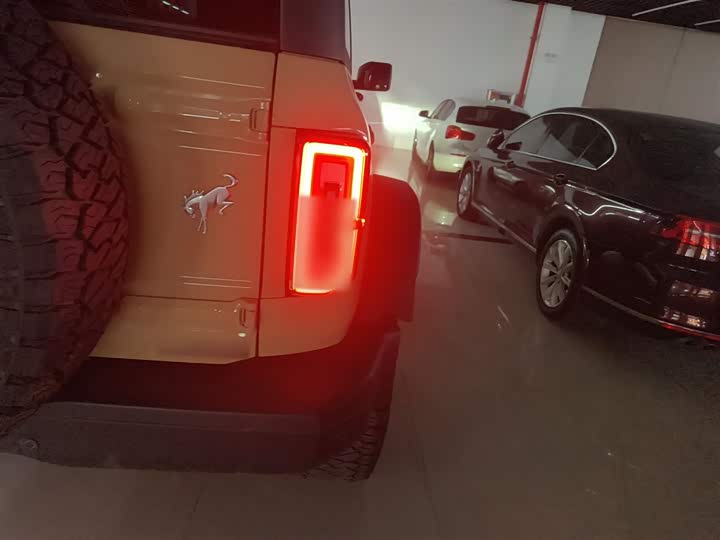 Фото 8 - Ford Bronco