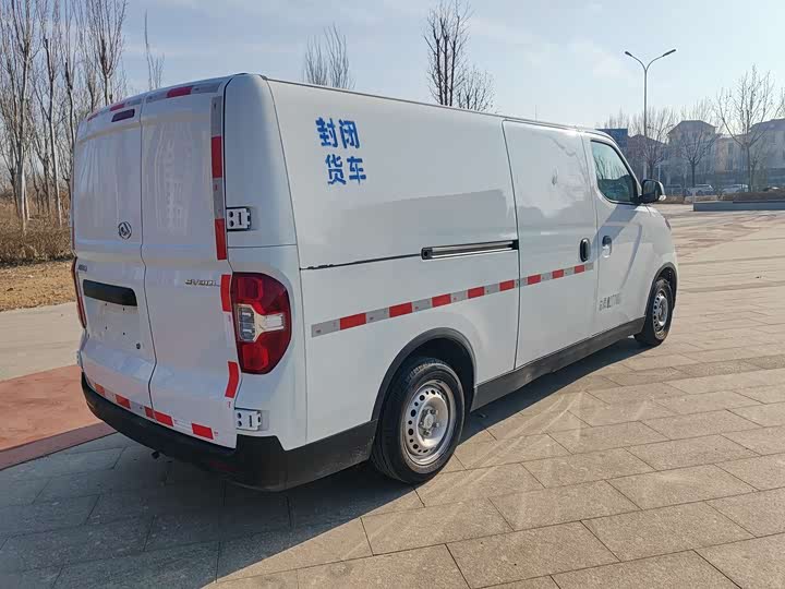 Фото 4 - Maxus EV30