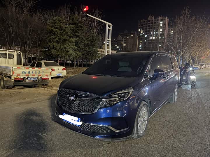 Фото 1 - Buick GL8 ES