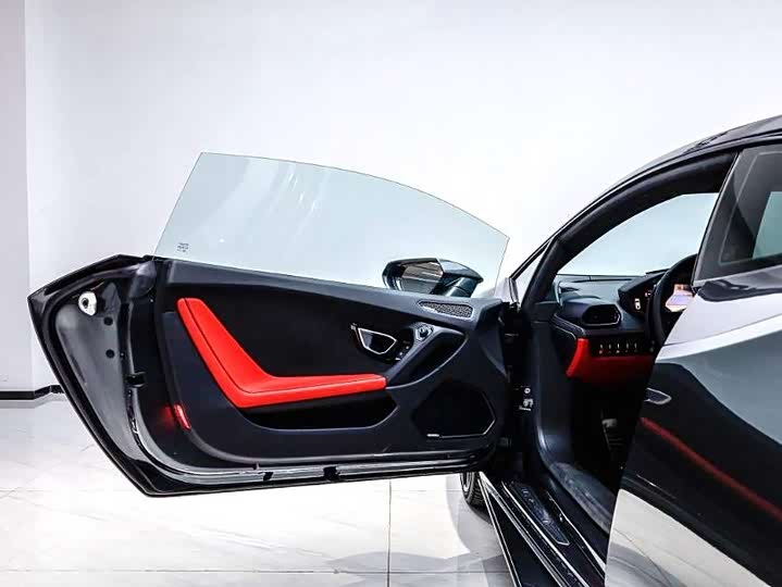 Фото 2 - Lamborghini Huracán