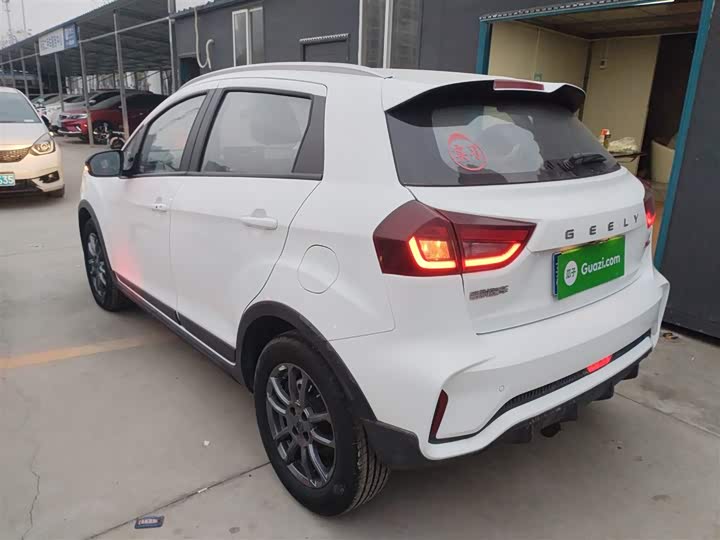 Фото 5 - Geely Vision X3