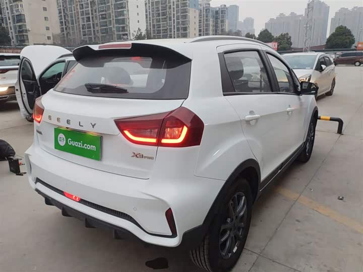 Фото 7 - Geely Vision X3
