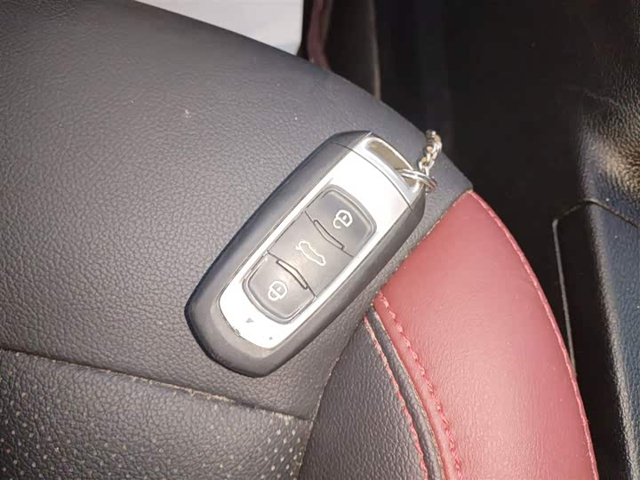 Фото 9 - Geely Vision X3