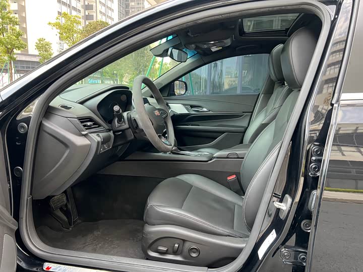 Фото 8 - Cadillac CT4