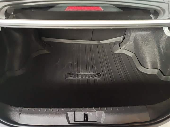 Фото 4 - Geely Emgrand