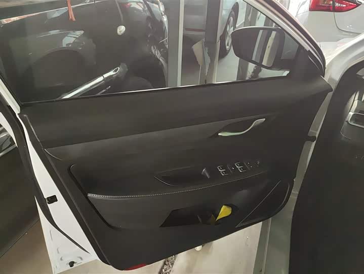 Фото 7 - Geely Emgrand