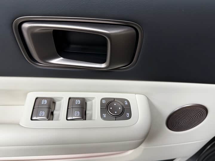 Фото 12 - LiXiang Mega