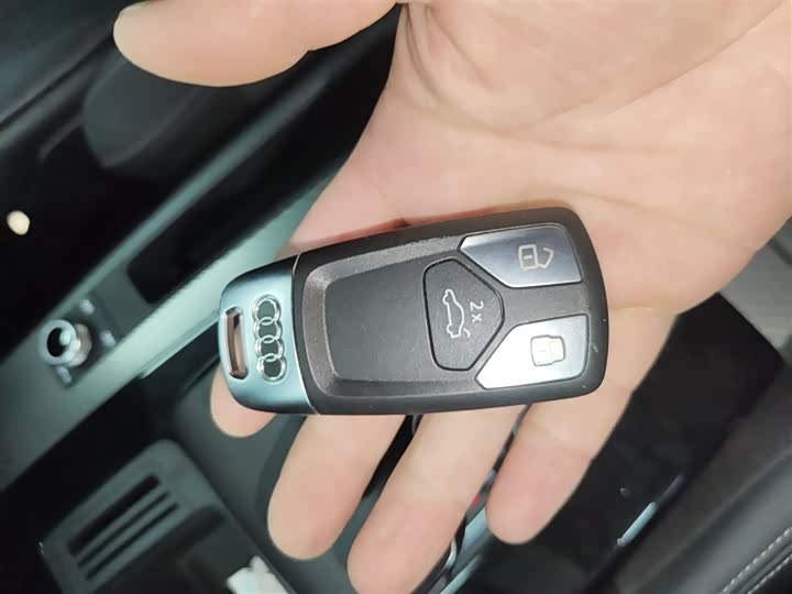 Фото 9 - Audi Q5L