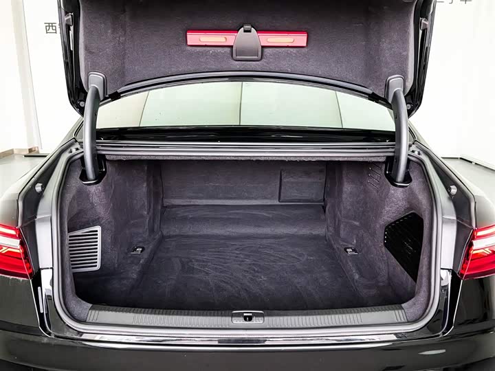 Фото 9 - Audi A8