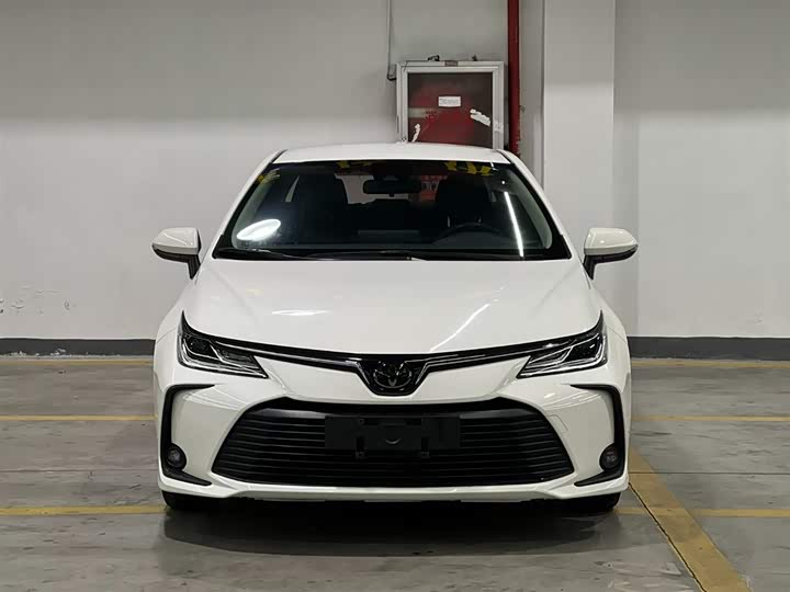 Фото 2 - Toyota Corolla