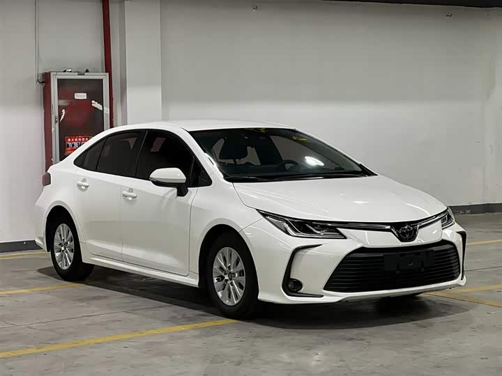 Фото 3 - Toyota Corolla