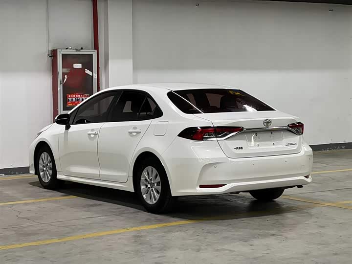 Фото 4 - Toyota Corolla