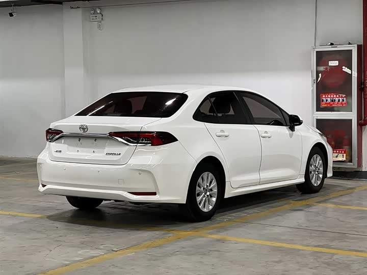 Фото 5 - Toyota Corolla