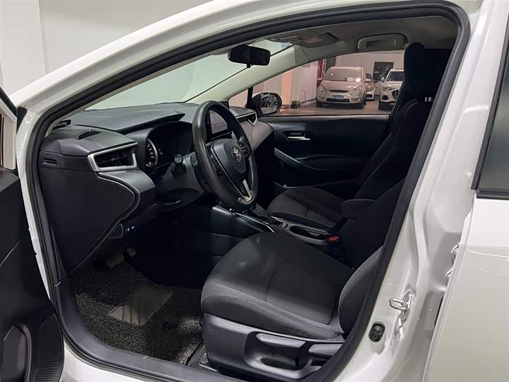 Фото 8 - Toyota Corolla