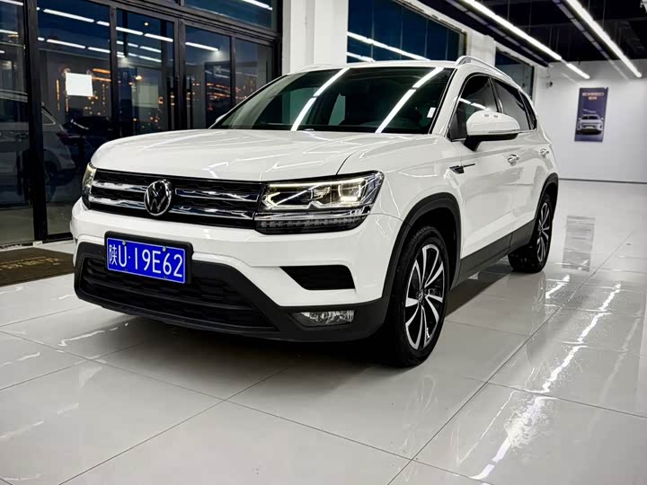 Фото 1 - Volkswagen Tharu