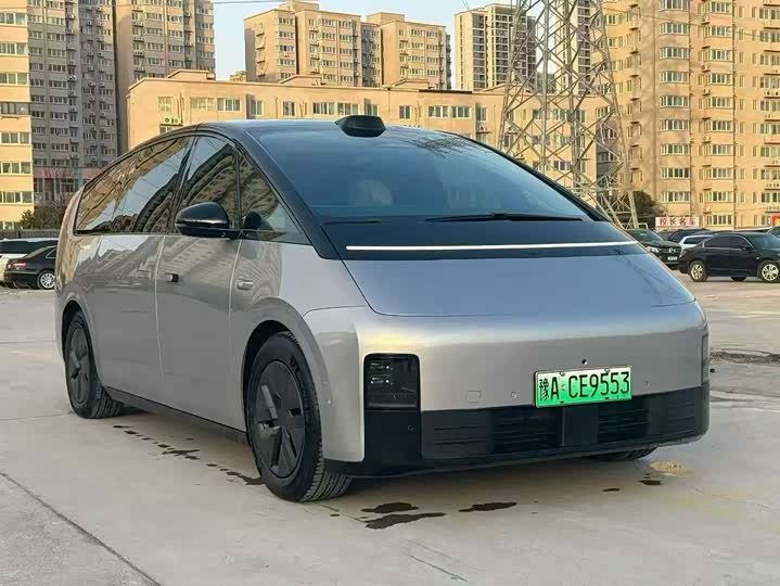 Фото 3 - LiXiang Mega