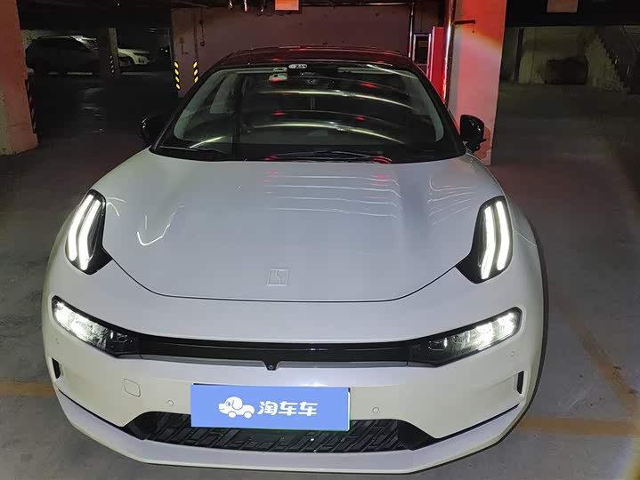 Фото 2 - Zeekr 001