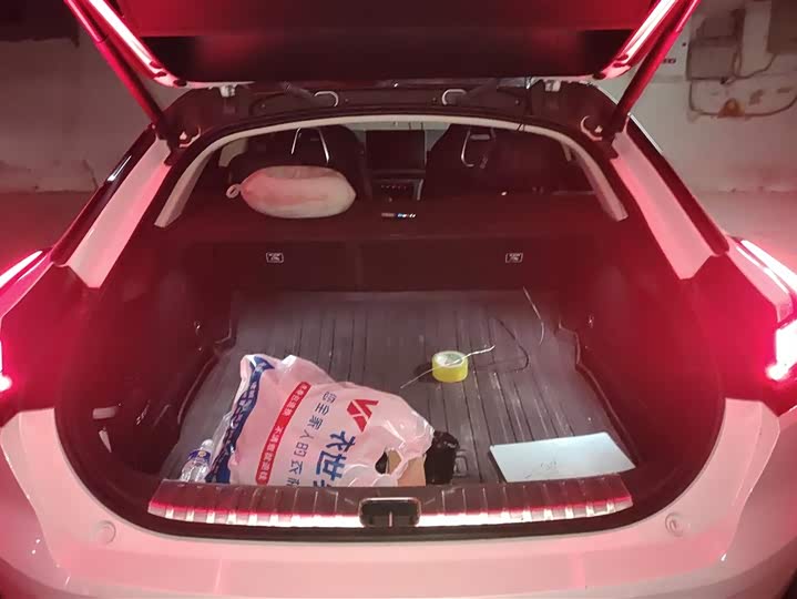 Фото 4 - Zeekr 001