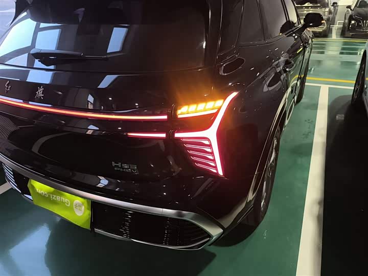 Фото 8 - Hongqi HS3 Hybrid