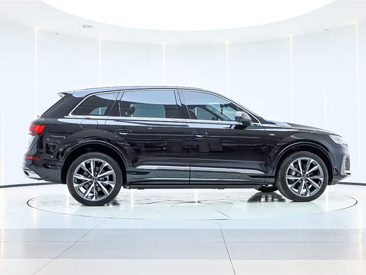 Фото 4 - Audi Q7