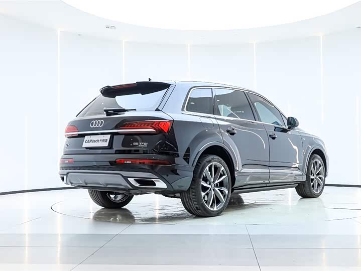 Фото 5 - Audi Q7