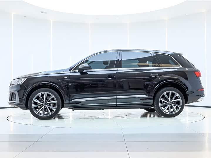 Фото 8 - Audi Q7