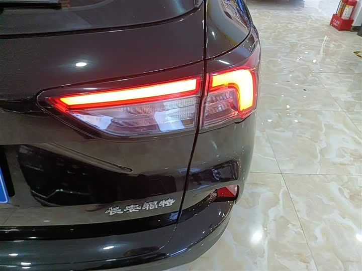 Фото 8 - Ford Escape