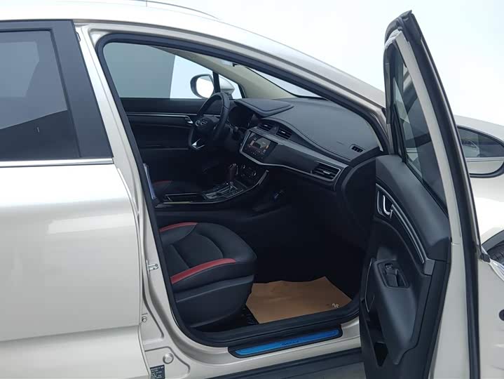 Фото 8 - Geely Emgrand GS